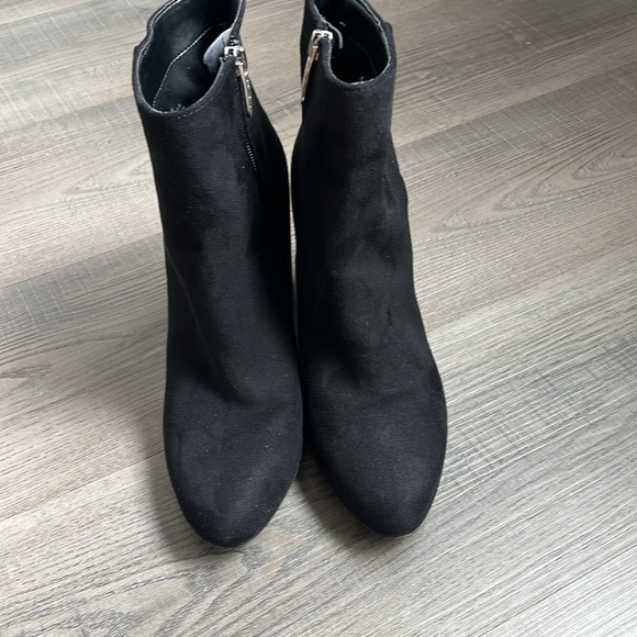 booties - Picture 2 of 3